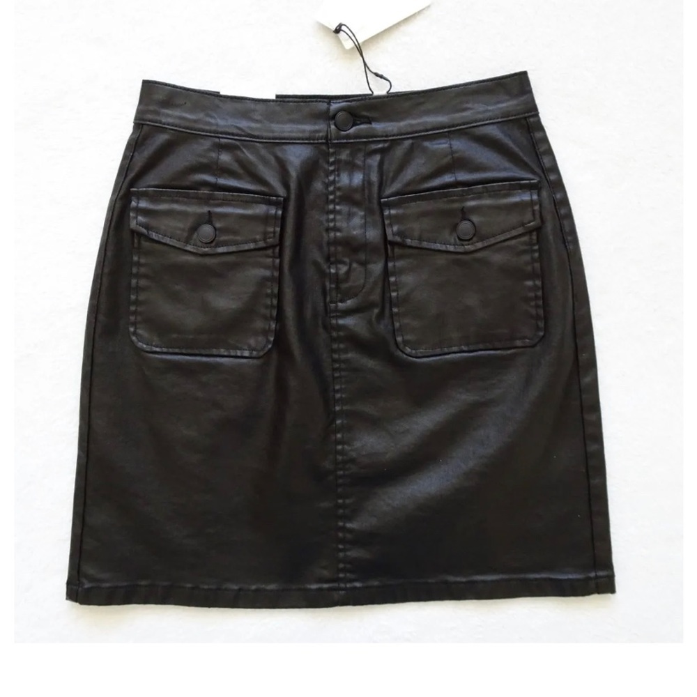 A LOVES A LEATHER SKIRT